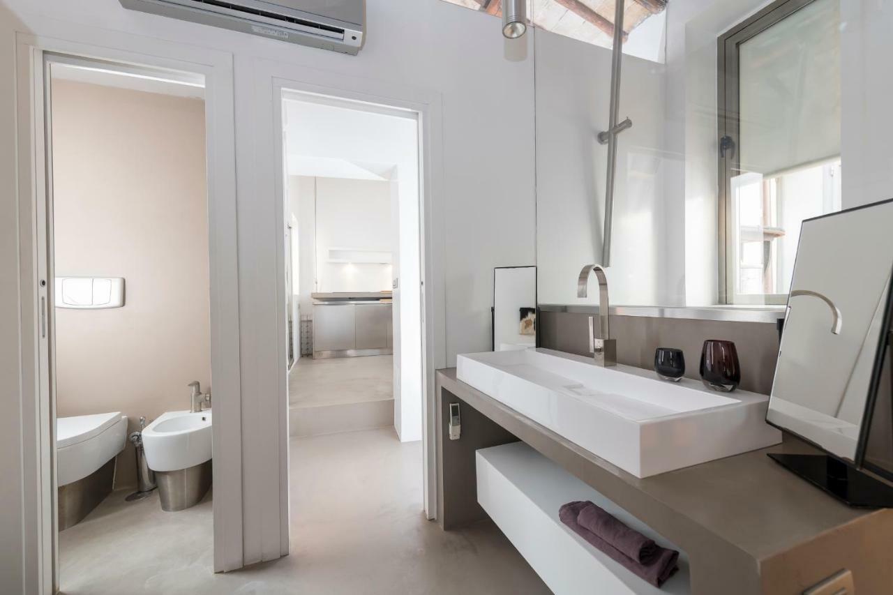 Two Bedrooms Apartment With Solarium With View On San Peter Church And Sant'Angelo Castle ローマ エクステリア 写真